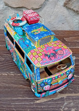 Carica l'immagine nel visualizzatore di Gallery, Minivan Retrò Grande 25 cm - Miniature Decorate - cod 1
