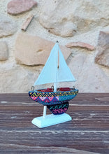 Carica l'immagine nel visualizzatore di Gallery, Barchetta a vela - Miniature Decorate - cod 21
