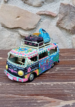 Carica l'immagine nel visualizzatore di Gallery, Minivan Retrò Medio 16 cm - Miniature Decorate - cod 2