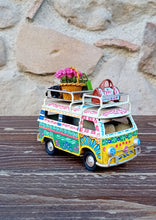 Carica l'immagine nel visualizzatore di Gallery, Minivan Retrò Piccolo 10 cm - Miniature Decorate - cod 6