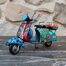 Carica l'immagine nel visualizzatore di Gallery, Vespa Media - Miniature Decorate - cod.61
