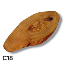 Carica l'immagine nel visualizzatore di Gallery, Tagliere Rustico in Legno di Ulivo cm 30