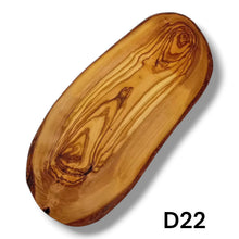 Carica l'immagine nel visualizzatore di Gallery, Tagliere Rustico in Legno di Ulivo cm 40