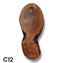 Carica l'immagine nel visualizzatore di Gallery, Tagliere Rustico in Legno di Ulivo cm 30