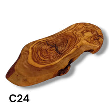 Carica l'immagine nel visualizzatore di Gallery, Tagliere Rustico in Legno di Ulivo cm 30