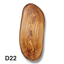 Carica l'immagine nel visualizzatore di Gallery, Tagliere Rustico in Legno di Ulivo cm 40