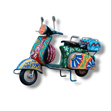 Carica l'immagine nel visualizzatore di Gallery, Vespa Media - Miniature Decorate - cod.62