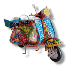 Carica l'immagine nel visualizzatore di Gallery, Vespa Media - Miniature Decorate - cod. 96