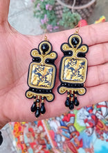 Carica l'immagine nel visualizzatore di Gallery, Orecchini Soutache "Barocco Oro"