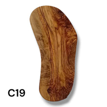 Carica l'immagine nel visualizzatore di Gallery, Tagliere Rustico in Legno di Ulivo cm 30