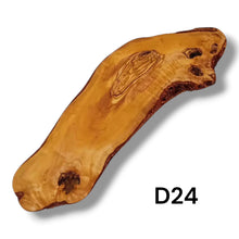 Carica l'immagine nel visualizzatore di Gallery, Tagliere Rustico in Legno di Ulivo cm 40