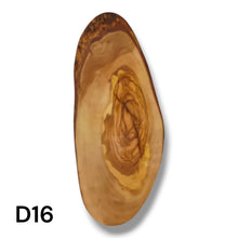Carica l'immagine nel visualizzatore di Gallery, Tagliere Rustico in Legno di Ulivo cm 40