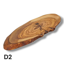 Carica l'immagine nel visualizzatore di Gallery, Tagliere Rustico in Legno di Ulivo cm 40