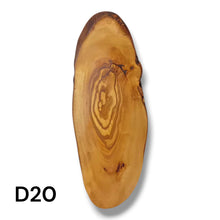Carica l'immagine nel visualizzatore di Gallery, Tagliere Rustico in Legno di Ulivo cm 40