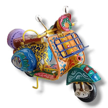 Carica l'immagine nel visualizzatore di Gallery, Vespa Media - Miniature Decorate - cod. 93