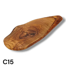 Carica l'immagine nel visualizzatore di Gallery, Tagliere Rustico in Legno di Ulivo cm 30