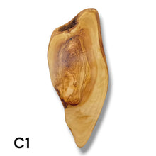 Carica l'immagine nel visualizzatore di Gallery, Tagliere Rustico in Legno di Ulivo cm 30
