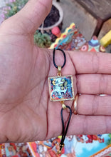 Carica l'immagine nel visualizzatore di Gallery, Bracciale Lapilli con castone "Fichi d'India"