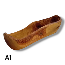 Carica l'immagine nel visualizzatore di Gallery, Ciotola a Barca in Legno di Ulivo