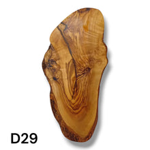 Carica l'immagine nel visualizzatore di Gallery, Tagliere Rustico in Legno di Ulivo cm 40