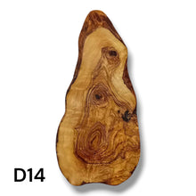 Carica l'immagine nel visualizzatore di Gallery, Tagliere Rustico in Legno di Ulivo cm 40