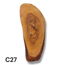 Carica l'immagine nel visualizzatore di Gallery, Tagliere Rustico in Legno di Ulivo cm 30