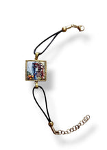 Carica l'immagine nel visualizzatore di Gallery, Bracciale Lapilli con castone "Carretto"