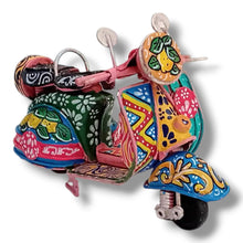 Carica l'immagine nel visualizzatore di Gallery, Vespa Piccola - Miniature Decorate - Cod 88
