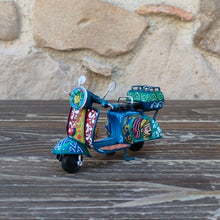 Carica l'immagine nel visualizzatore di Gallery, Vespa Piccola - Miniature Decorate - cod 76