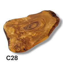 Carica l'immagine nel visualizzatore di Gallery, Tagliere Rustico in Legno di Ulivo cm 30