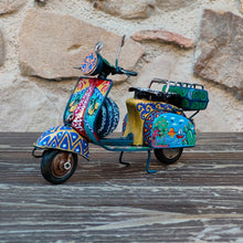 Carica l'immagine nel visualizzatore di Gallery, Vespa Media - Miniature Decorate - cod.63