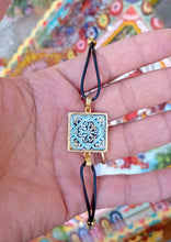 Carica l'immagine nel visualizzatore di Gallery, Bracciale Lapilli con castone "Maiolica Nera"