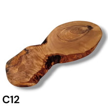 Carica l'immagine nel visualizzatore di Gallery, Tagliere Rustico in Legno di Ulivo cm 30