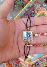 Carica l'immagine nel visualizzatore di Gallery, Bracciale Lapilli con castone "Carretto"