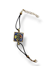 Carica l'immagine nel visualizzatore di Gallery, Bracciale Lapilli con castone "Limoni e Melograno"