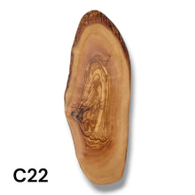 Carica l'immagine nel visualizzatore di Gallery, Tagliere Rustico in Legno di Ulivo cm 30