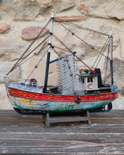 Carica l'immagine nel visualizzatore di Gallery, Peschereccio 30cm - Miniature Decorate - cod 47