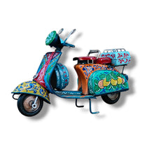 Carica l'immagine nel visualizzatore di Gallery, Vespa Media - Miniature Decorate - cod.60