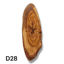 Carica l'immagine nel visualizzatore di Gallery, Tagliere Rustico in Legno di Ulivo cm 40
