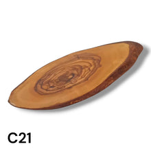 Carica l'immagine nel visualizzatore di Gallery, Tagliere Rustico in Legno di Ulivo cm 30