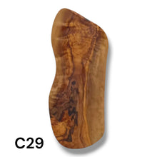 Carica l'immagine nel visualizzatore di Gallery, Tagliere Rustico in Legno di Ulivo cm 30