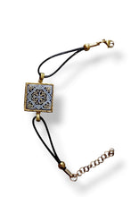 Carica l'immagine nel visualizzatore di Gallery, Bracciale Lapilli con castone "Maiolica Nera"