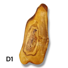Carica l'immagine nel visualizzatore di Gallery, Tagliere Rustico in Legno di Ulivo cm 40