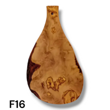 Carica l'immagine nel visualizzatore di Gallery, Tagliere irregolare con manico in Legno di Ulivo cm 35