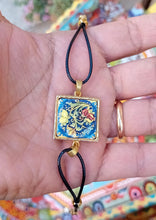 Carica l'immagine nel visualizzatore di Gallery, Bracciale Lapilli con castone "Limoni e Melograno"