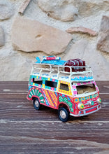Carica l&#39;immagine nel visualizzatore di Gallery, Minivan Retrò Piccolo 10 cm - Miniature Decorate - cod 7
