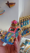 Carica e avvia il video nel visualizzatore di galleria, Citroen 2CV piccola - Miniature Decorate - cod.98
