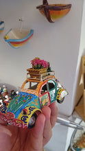 Carica e avvia il video nel visualizzatore di galleria, Citroen 2CV piccola - Miniature Decorate - cod.100
