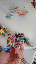 Carica e avvia il video nel visualizzatore di galleria, Vespa Piccola - Miniature Decorate - Cod 88
