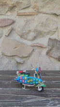 Carica e avvia il video nel visualizzatore di galleria, Vespa Piccola con Surf - Miniature Decorate - cod 65
